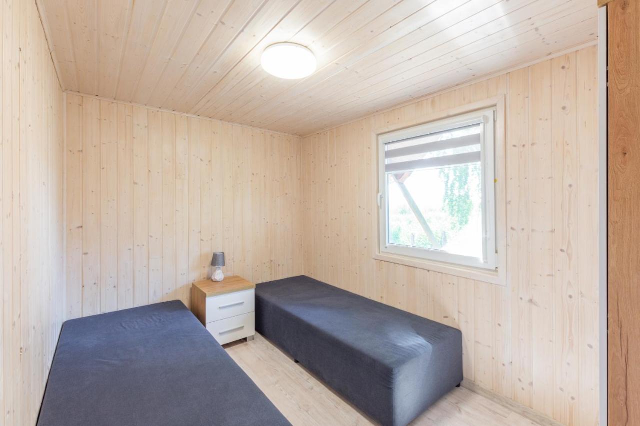 Stanica Wodna Hotell Dźwirzyno Exteriör bild